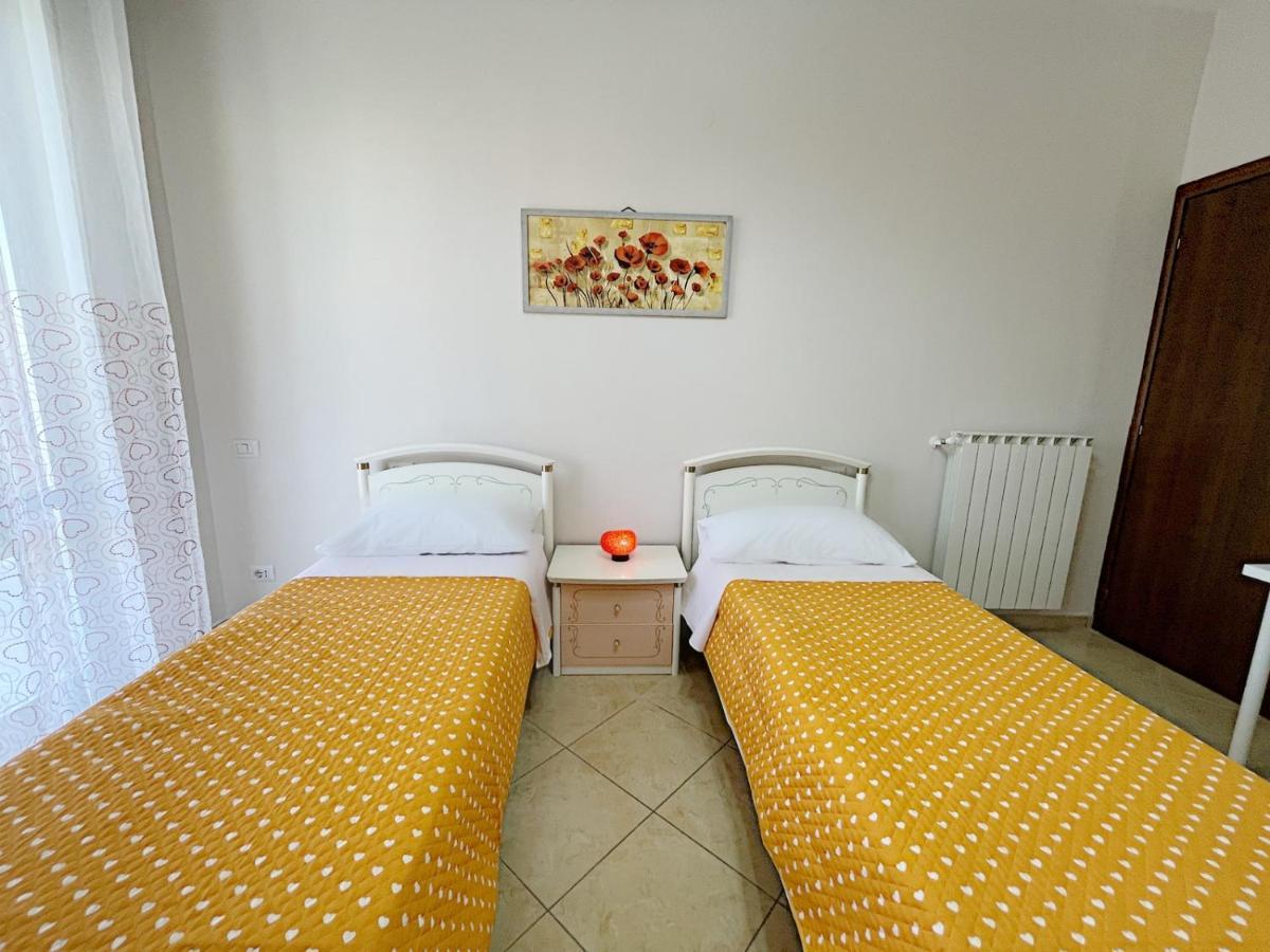 Flavia Apartment Кастеламаре ди Стабия Екстериор снимка