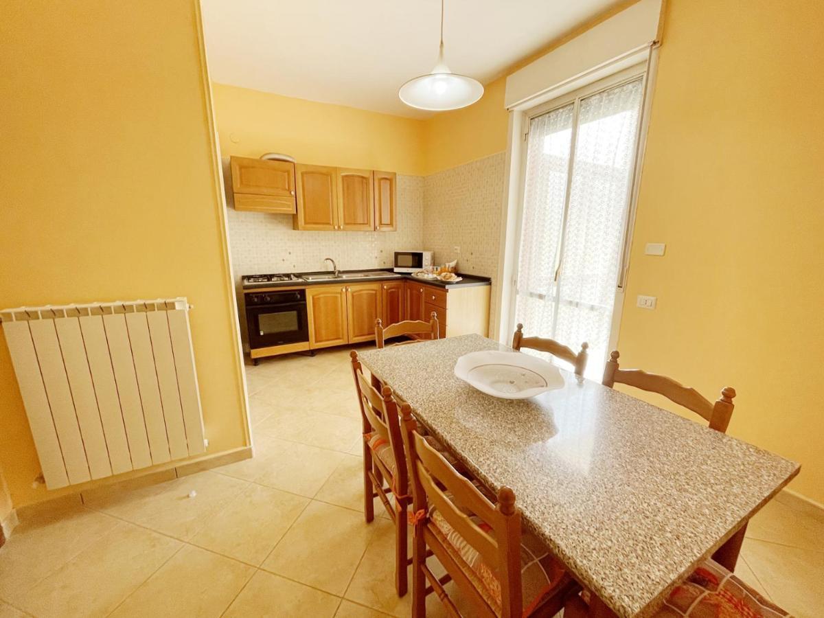 Flavia Apartment Кастеламаре ди Стабия Екстериор снимка